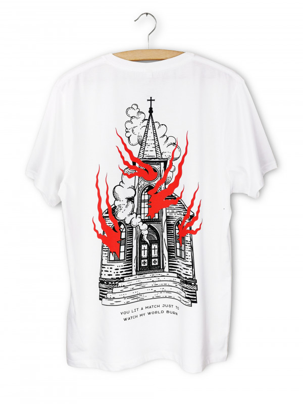 T-shirt 'Burning Church' en coton organique pour hommes et femmes de la marque suisse streetwear bastonnade clothing.