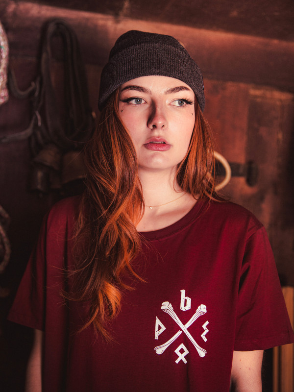 Lucie wears the 'Love Yourself' beanie for men and women by swiss streetwear brand bastonnade clothing.