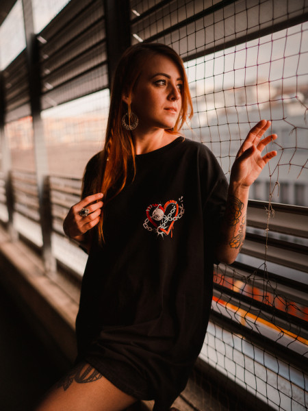 Isaline wears the 'Love Hurts' oversize tee for men and women by swiss streetwear brand bastonnade clothing.