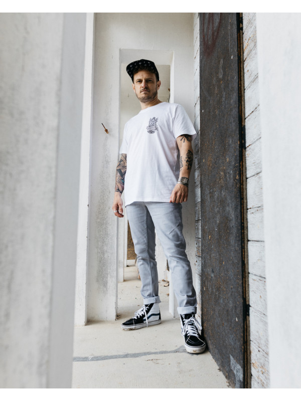 Steve wears the 'Sailor's Grave' tee for men and women by swiss streetwear brand bastonnade clothing.