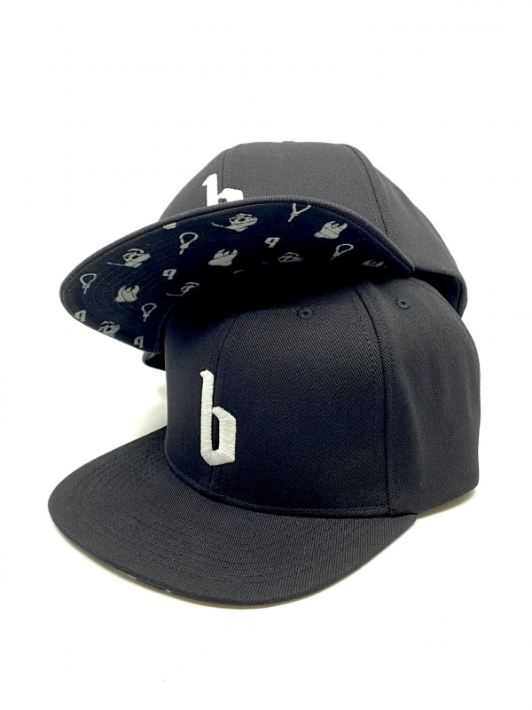 Details of the 'Pattern' Snapback for men and women by swiss streetwear brand bastonnade clothing.