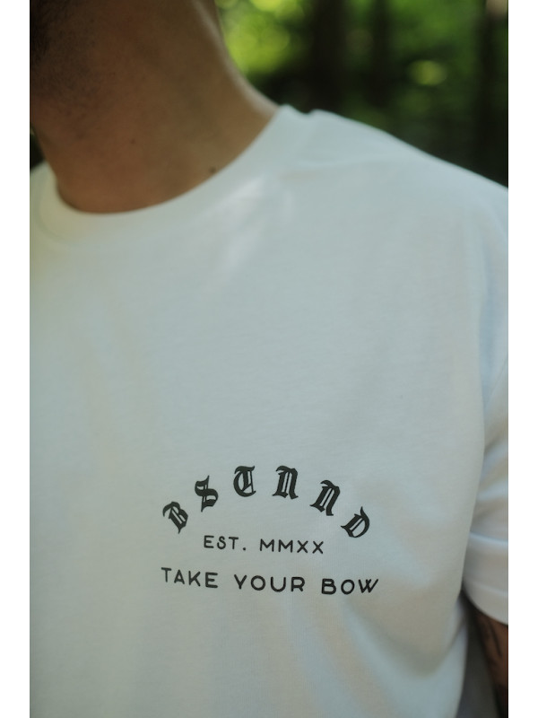 Détails du t-shirt 'Take Your Bow' pour hommes et femmes de la marque suisse streetwear bastonnade clothing.