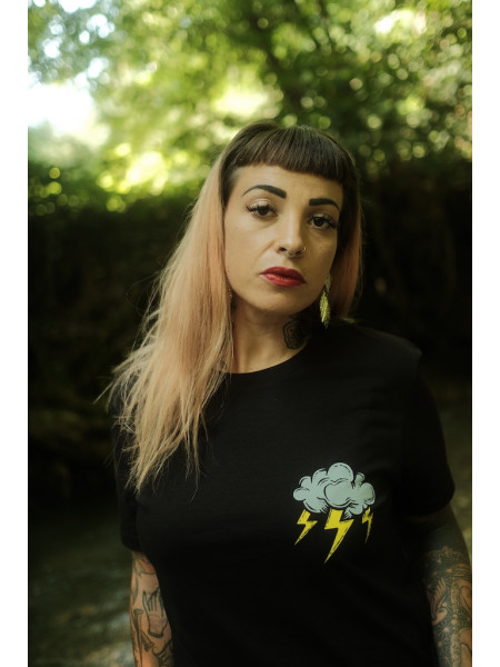 Cécile wears the 'Hourglass' tee for men and women by swiss streetwear brand bastonnade clothing.