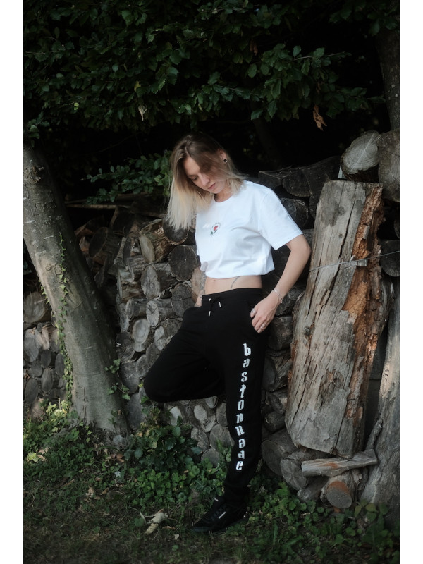 Manaïk wears the 'Gothic' jogging pants for men and women by swiss streetwear brand bastonnade clothing.